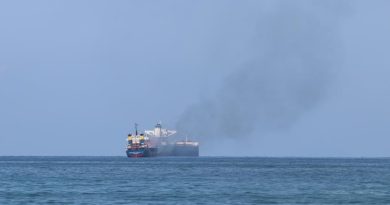 الحوثي تعلن استهداف سفينة إسرائيلية بصواريخ.. وهيئة بريطانية تؤكد اشتعال نيران في ناقلة بالبحر الأحمر