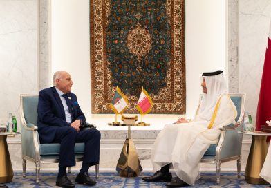 رئيس مجلس الوزراء وزير الخارجية القطري يستقبل وزير الخارجية الجزائري